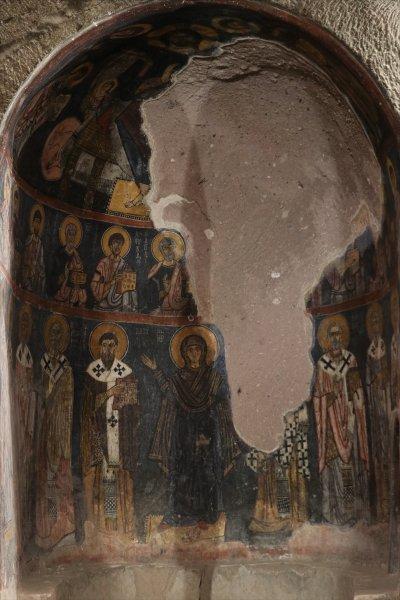 Gümüşler Manastırı'ndaki 'Gülen Meryem Ana' freski