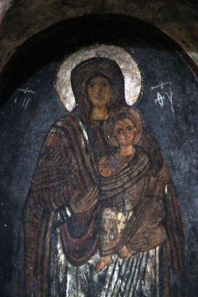 Gümüşler Manastırı'ndaki 'Gülen Meryem Ana' freski