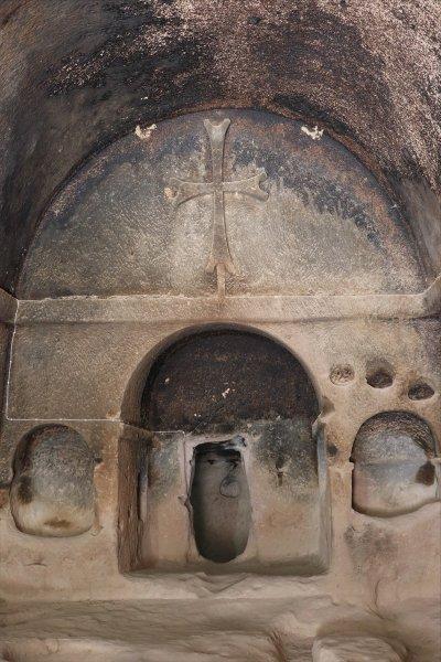 Gümüşler Manastırı'ndaki 'Gülen Meryem Ana' freski