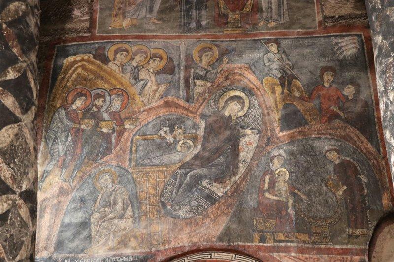 Gümüşler Manastırı'ndaki 'Gülen Meryem Ana' freski