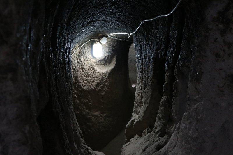 Gümüşler Manastırı'ndaki 'Gülen Meryem Ana' freski