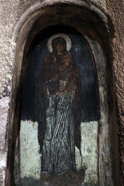 Gümüşler Manastırı'ndaki 'Gülen Meryem Ana' freski