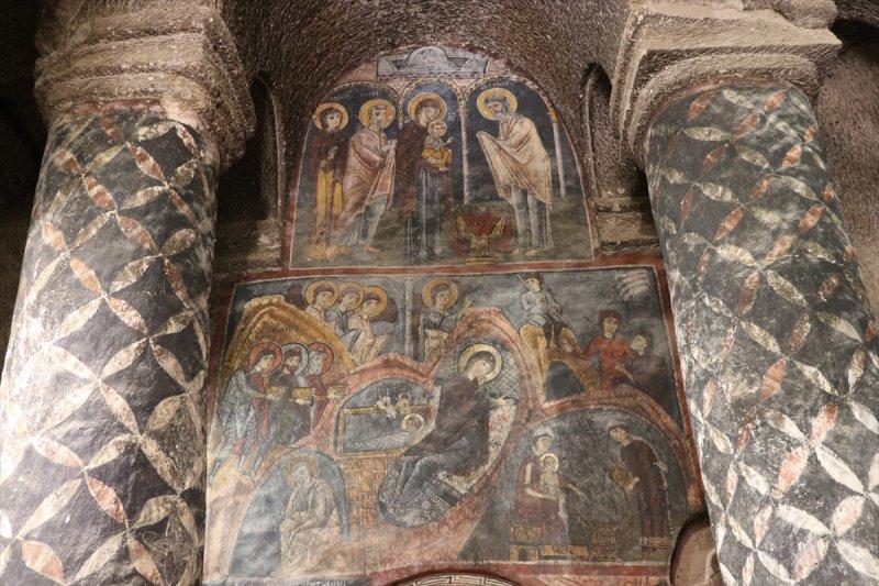 Gümüşler Manastırı'ndaki 'Gülen Meryem Ana' freski