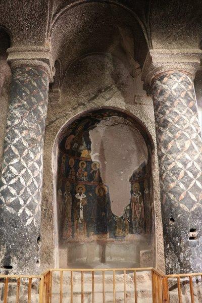 Gümüşler Manastırı'ndaki 'Gülen Meryem Ana' freski