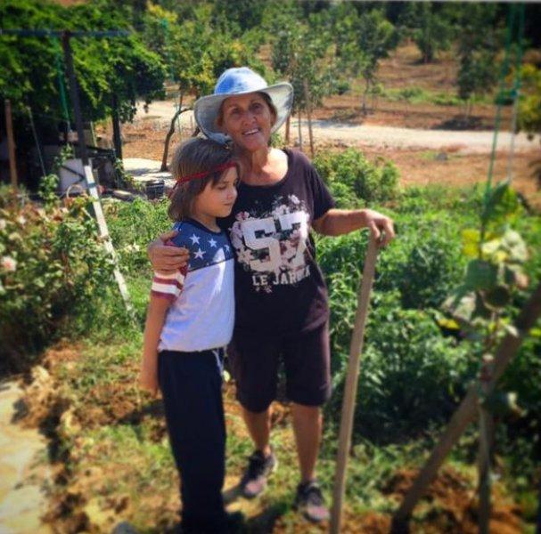 Burak Hakkı'nın çiftlik hayatı