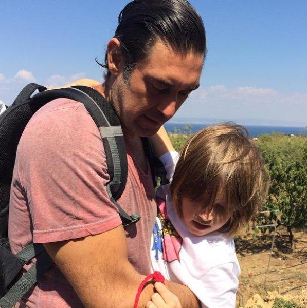 Burak Hakkı'nın çiftlik hayatı