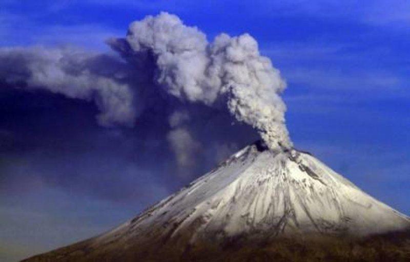 Meksika'da bulunan Popocatepetl Yanardağı patladı