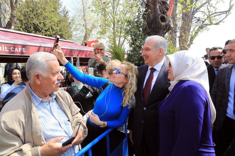 Dünyanın en büyük canlı lale halısı Sultanahmet'te