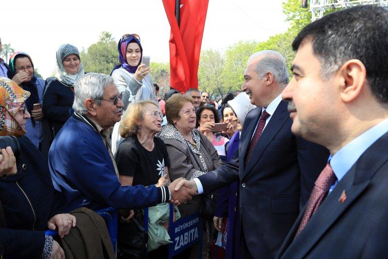 Dünyanın en büyük canlı lale halısı Sultanahmet'te