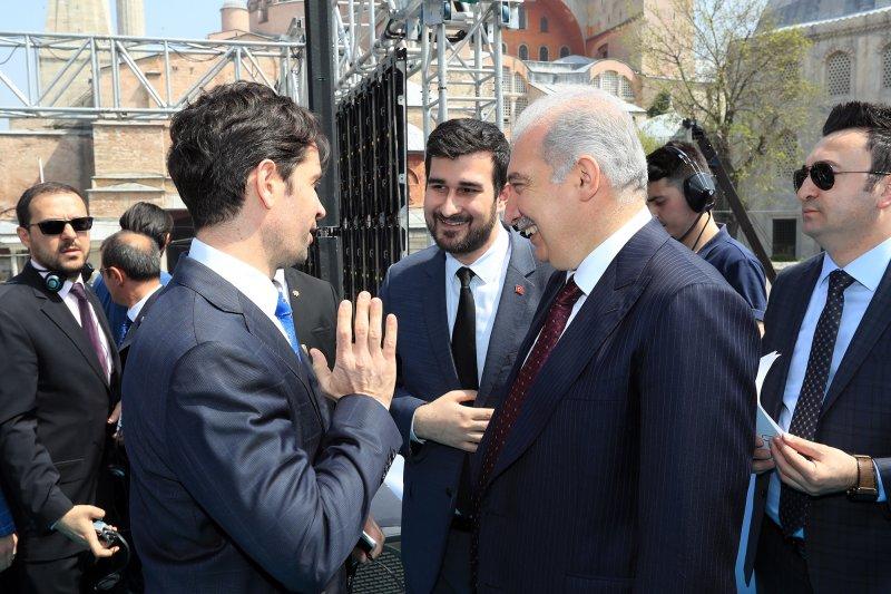 Dünyanın en büyük canlı lale halısı Sultanahmet'te
