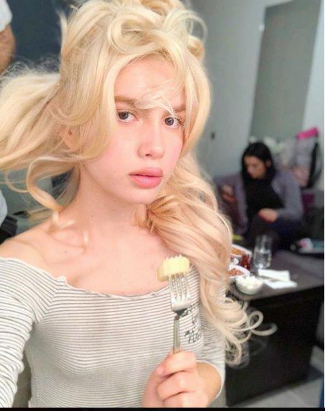 Aleyna Tilki sevgilisiyle gecelerde 