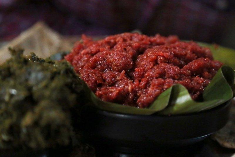 Etiyopyalılar çiğ et yeme alışkanlığını bırakamıyor