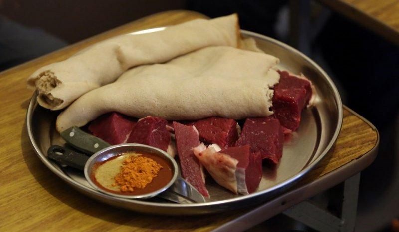 Etiyopyalılar çiğ et yeme alışkanlığını bırakamıyor