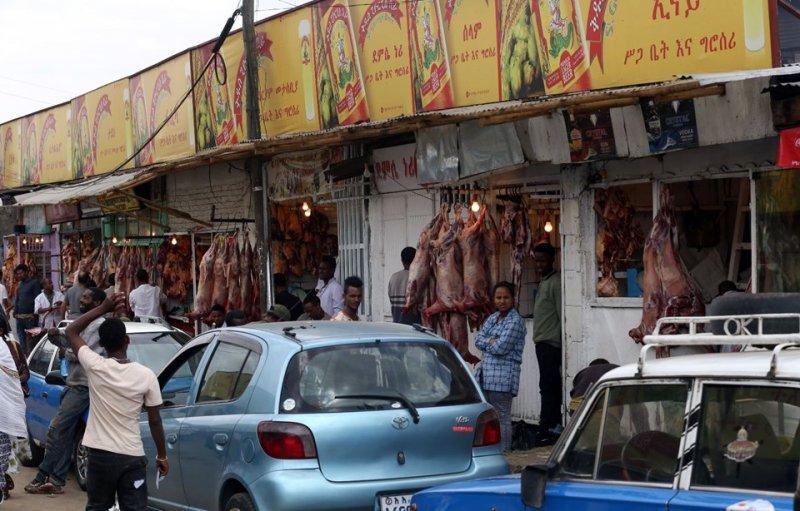Etiyopyalılar çiğ et yeme alışkanlığını bırakamıyor