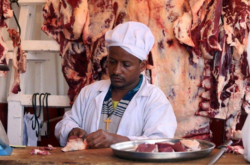 Etiyopyalılar çiğ et yeme alışkanlığını bırakamıyor