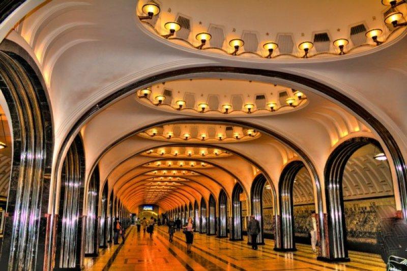 Mimarisiyle dikkat çeken Moskova metro durakları
