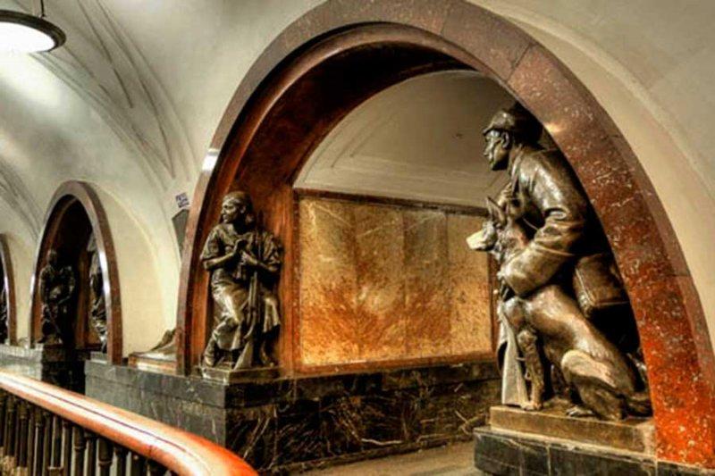 Mimarisiyle dikkat çeken Moskova metro durakları