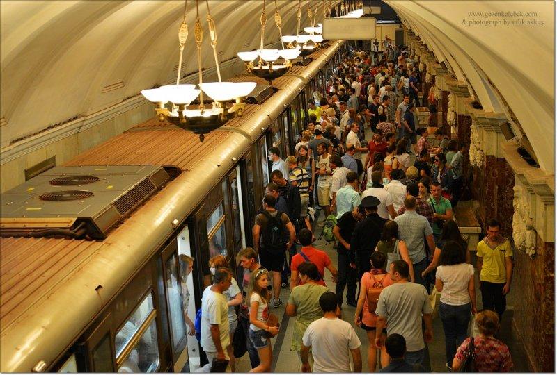 Mimarisiyle dikkat çeken Moskova metro durakları