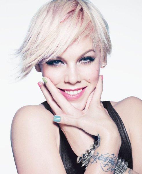 Pink dünyanın en güzel kadını seçildi