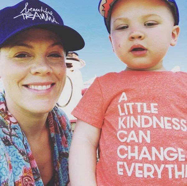 Pink dünyanın en güzel kadını seçildi