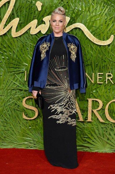 Pink dünyanın en güzel kadını seçildi