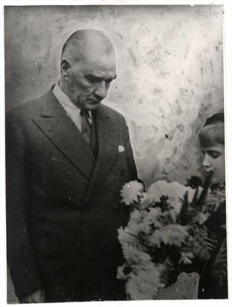 Atatürk'ün çocuk sevgisi
