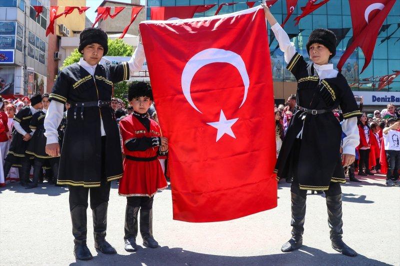 23 Nisan yurt genelinde kutlanıyor