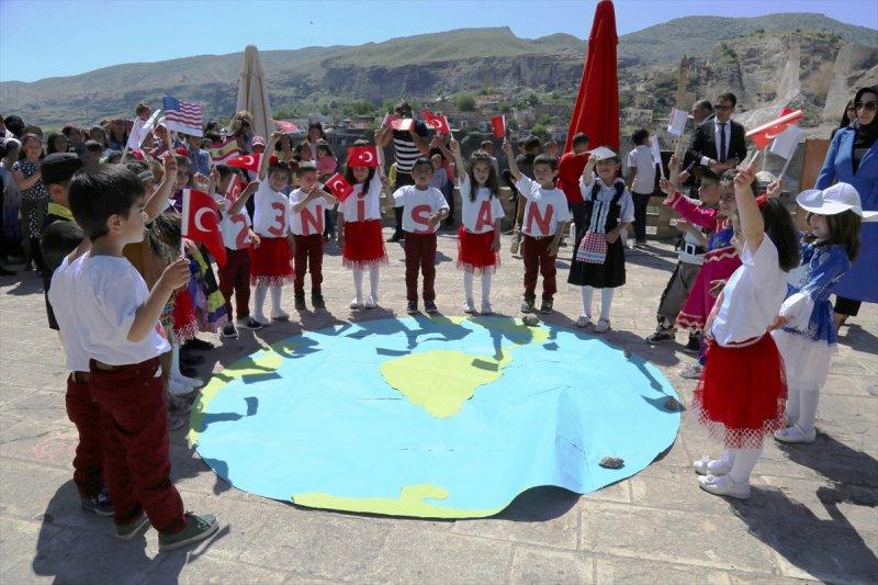 23 Nisan yurt genelinde kutlanıyor