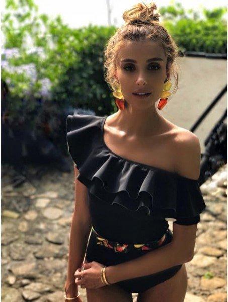 Özge Ulusoy'un göbeği olay oldu