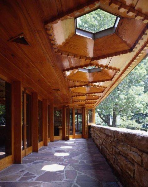 Doğa ile İç içe bir mimari harikası şelale evi 