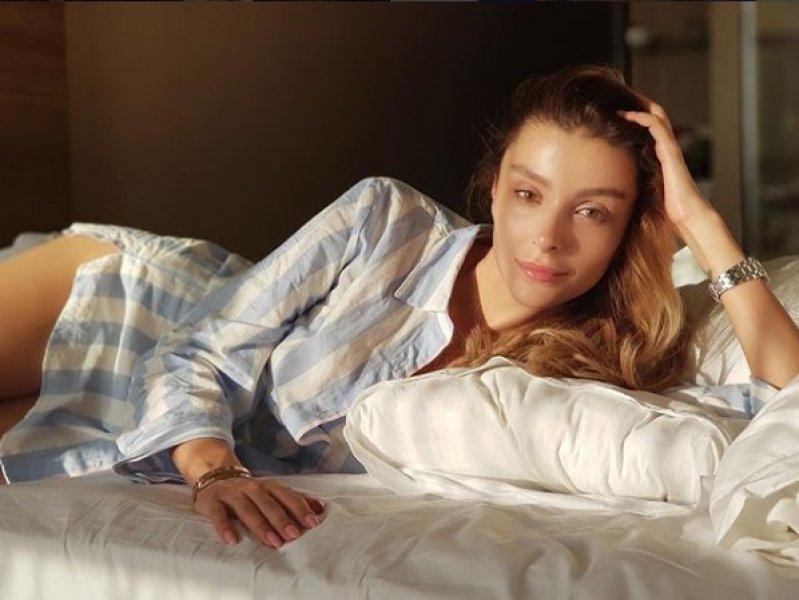 Özge Ulusoy'un göbeği olay oldu