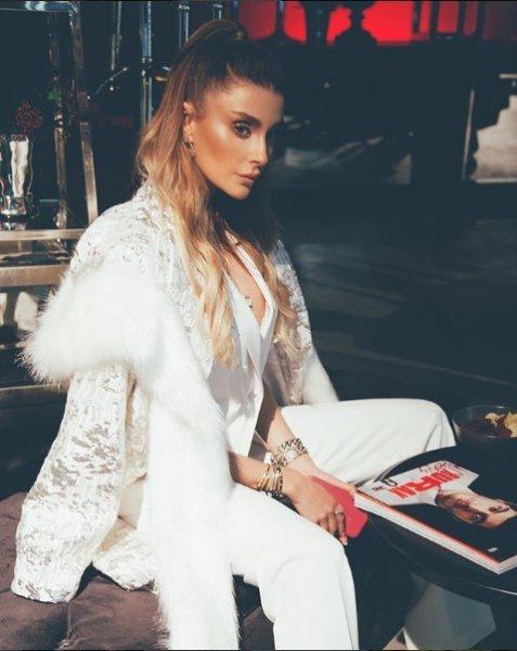 Özge Ulusoy'un göbeği olay oldu