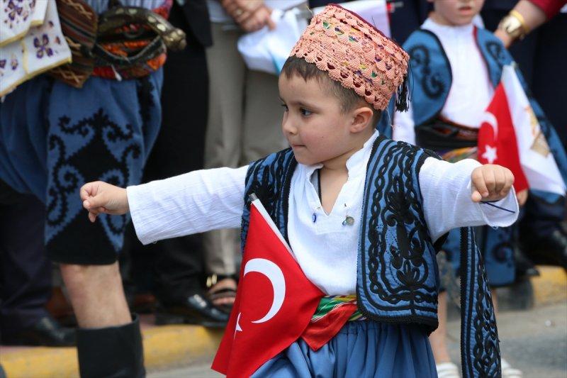6 ton mesir macunu halka saçıldı - Resim 20