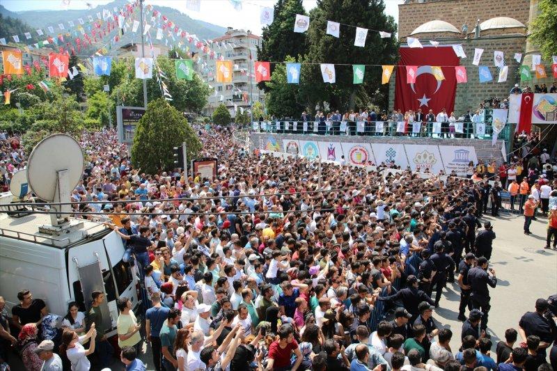 6 ton mesir macunu halka saçıldı - Resim 6