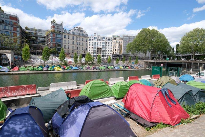Paris sokaklarında yaşayan sığınmacılar