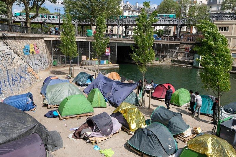 Paris sokaklarında yaşayan sığınmacılar
