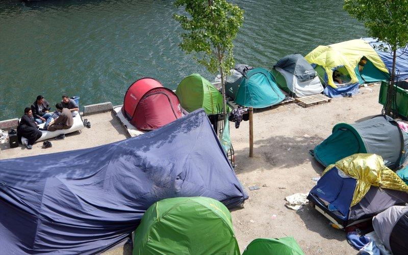 Paris sokaklarında yaşayan sığınmacılar