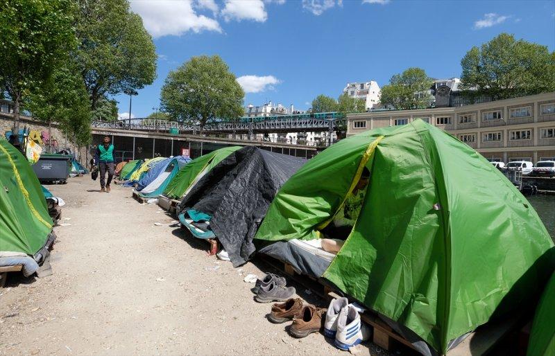Paris sokaklarında yaşayan sığınmacılar