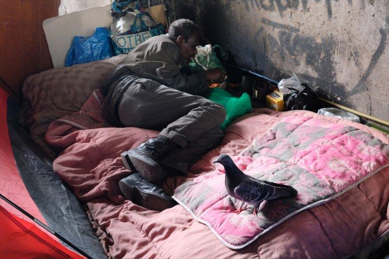 Paris sokaklarında yaşayan sığınmacılar