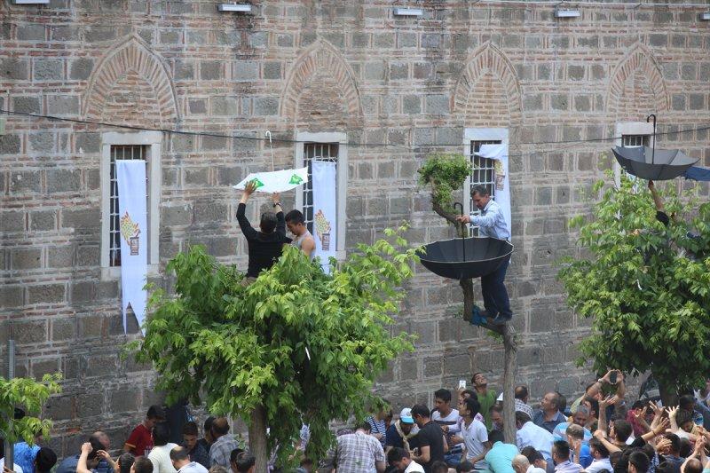 6 ton mesir macunu halka saçıldı - Resim 2