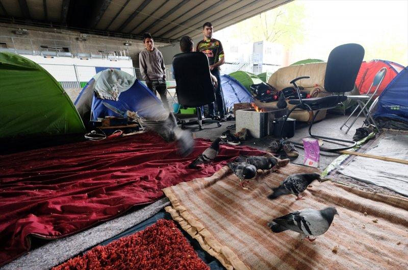 Paris sokaklarında yaşayan sığınmacılar