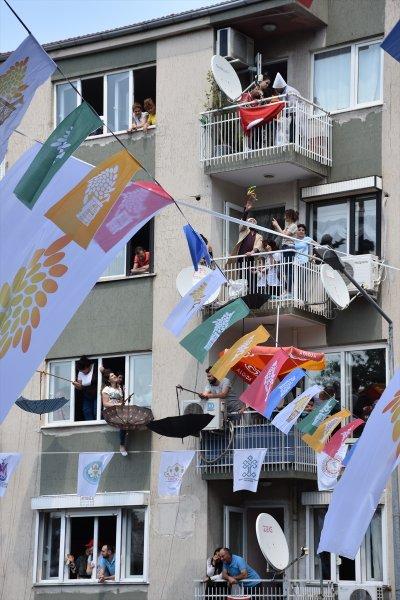 6 ton mesir macunu halka saçıldı - Resim 24