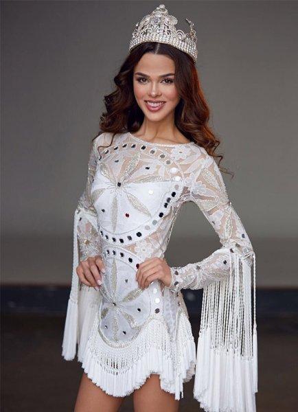 Hakan Sabancı'dan sevgilisi  Aslıhan Karalar'a sürpriz parti 