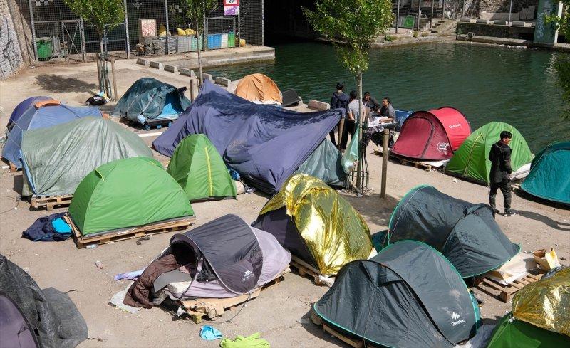 Paris sokaklarında yaşayan sığınmacılar