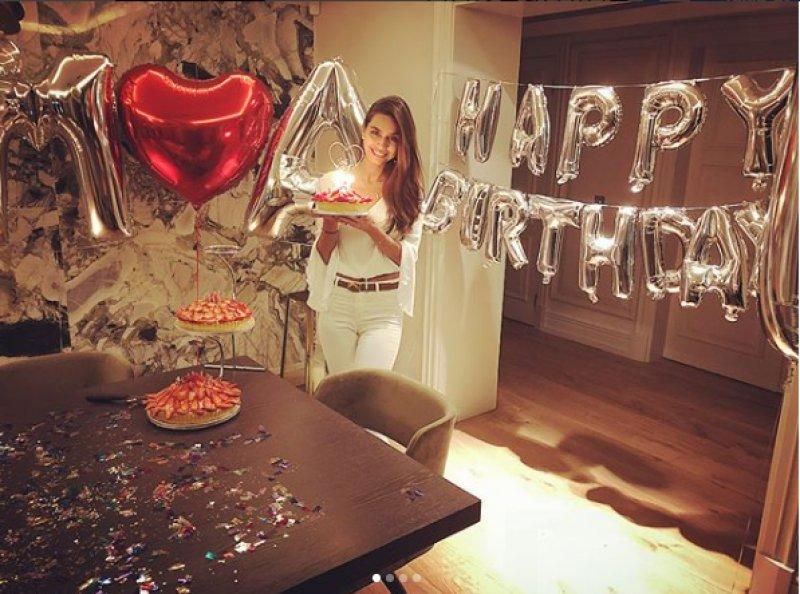 Mesut Özil'den sevgilisine romantik sürpriz 