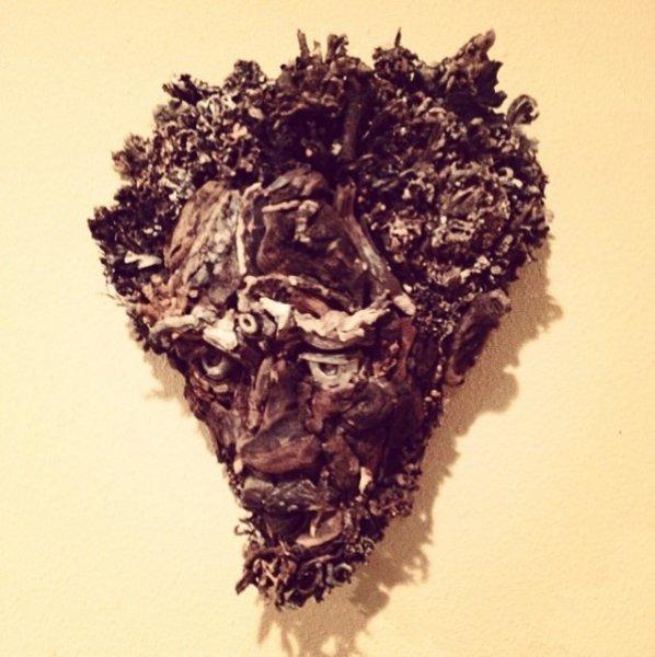 Buluntu ağaç parçalarıyla yapan heykeller