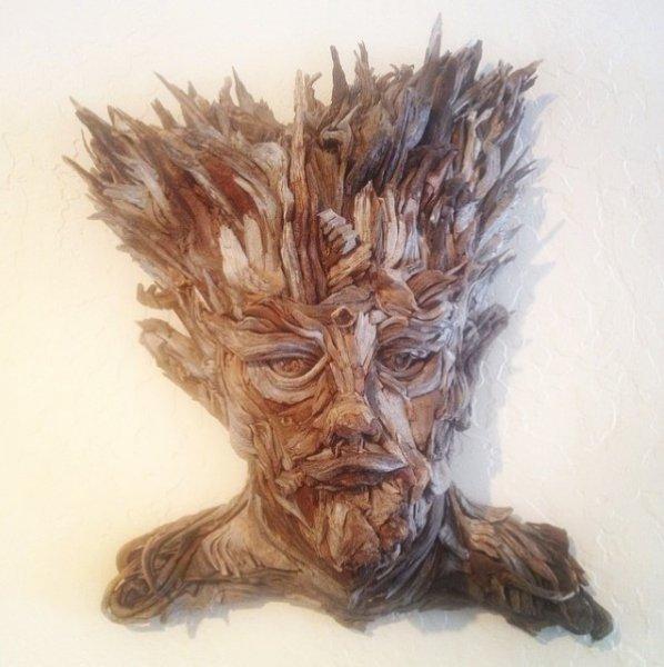 Buluntu ağaç parçalarıyla yapan heykeller