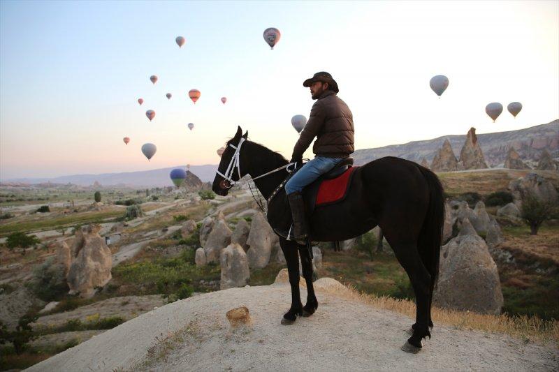 Kapadokya'da atlı safari