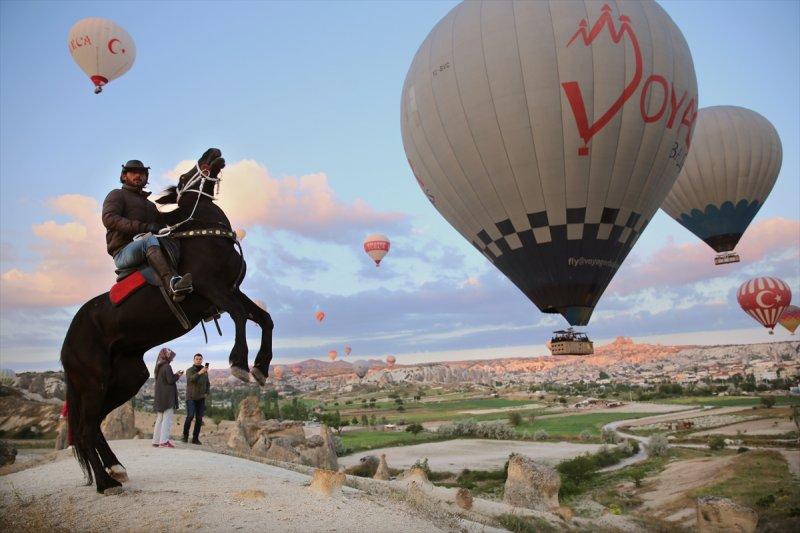 Kapadokya'da atlı safari