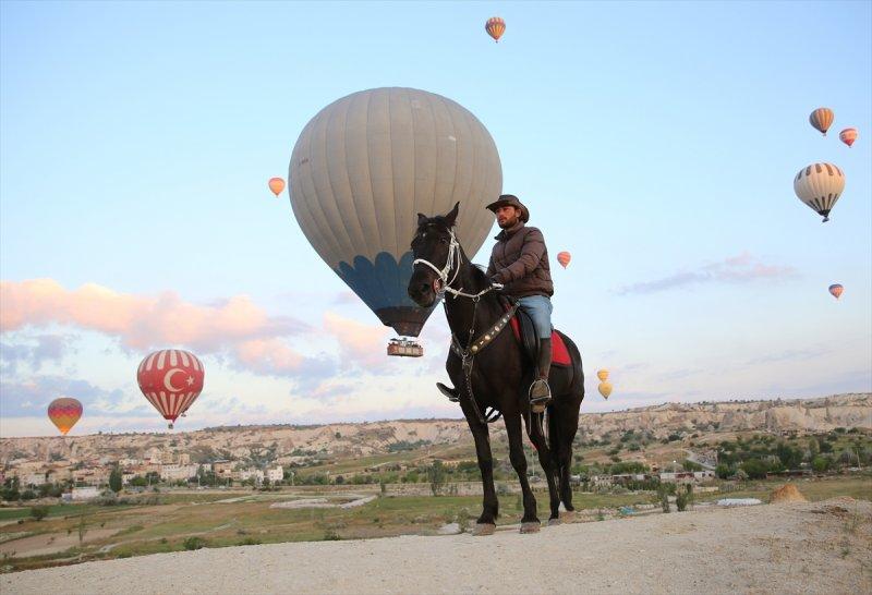 Kapadokya'da atlı safari
